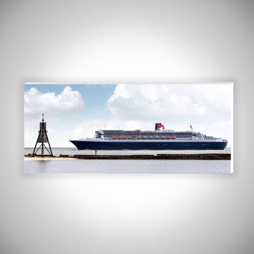 CuxPrint - Motiv: Kugelbake mit Queen Mary 2 Panorama | Hartschaumplatte 10mm Galerie Print 