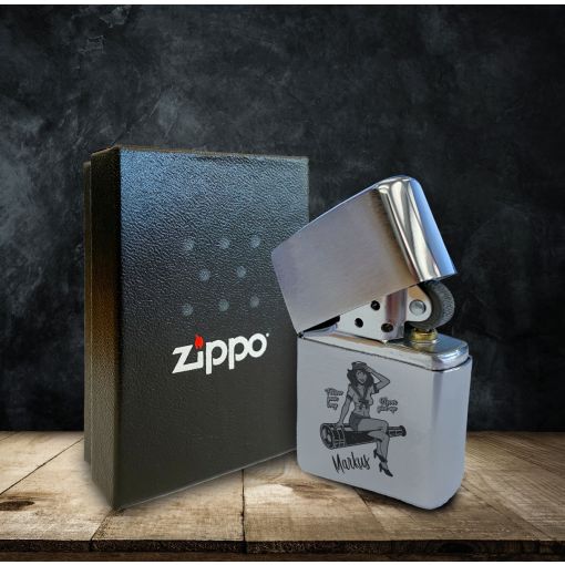 Zippo - Motiv: Pin-Up Girl mit Wunschnamen | Zippo