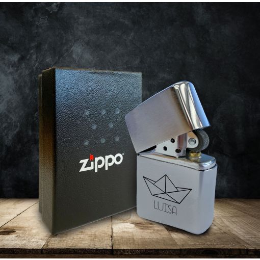 Zippo - Motiv: Schiffchen mit Wunschnamen | Zippo